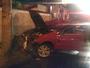 Carro capota e atinge muro de casa na Zona Oeste do Rio  