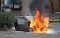 Leitores mostram carro incendiado na Tijuca